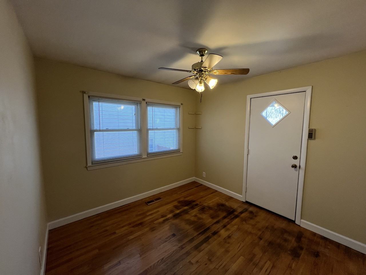 7115 Emilie St - Photo 3 of 11