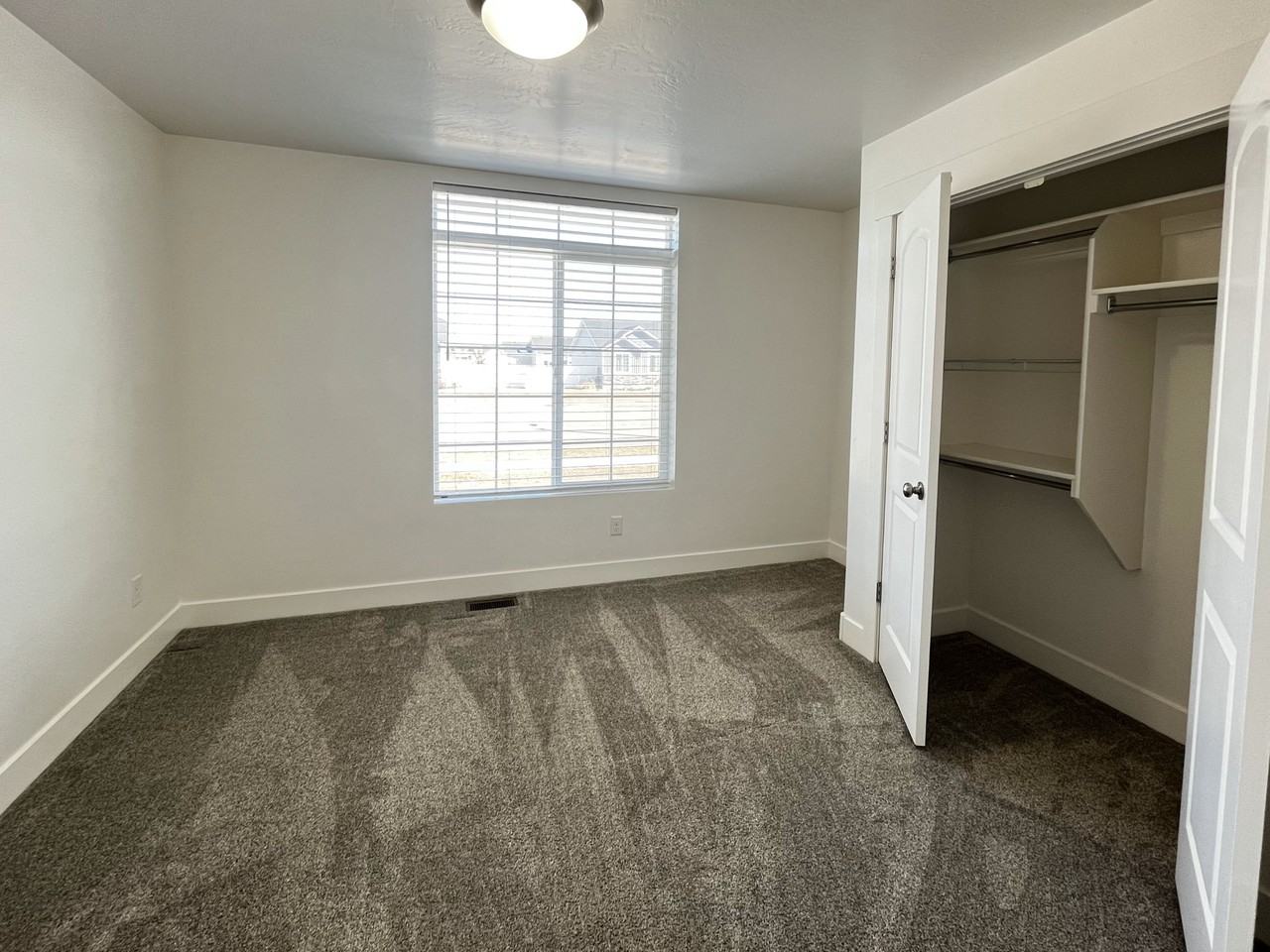 3987 N Livingston Ave - Photo 3 of 18