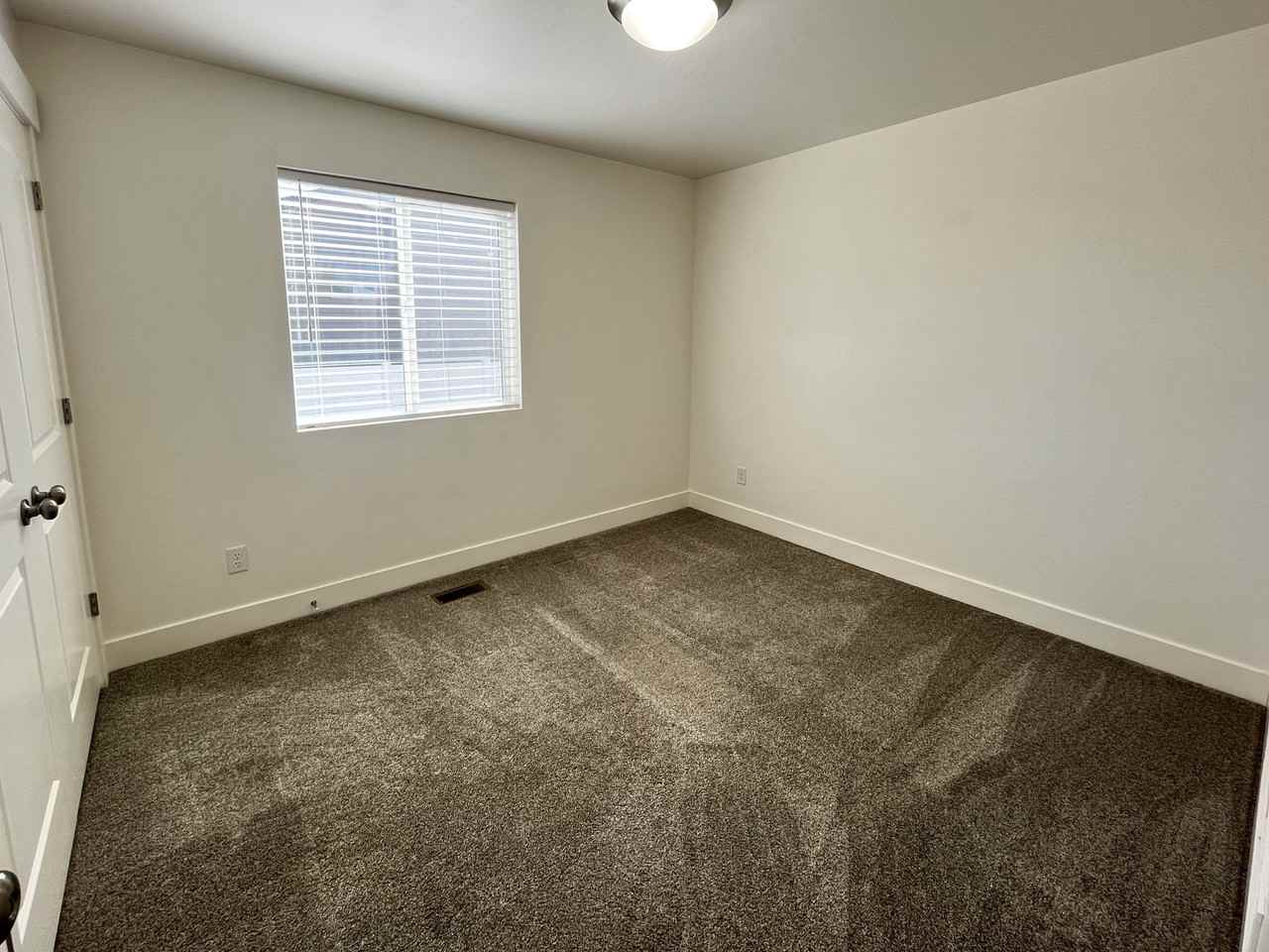 3987 N Livingston Ave - Photo 4 of 18