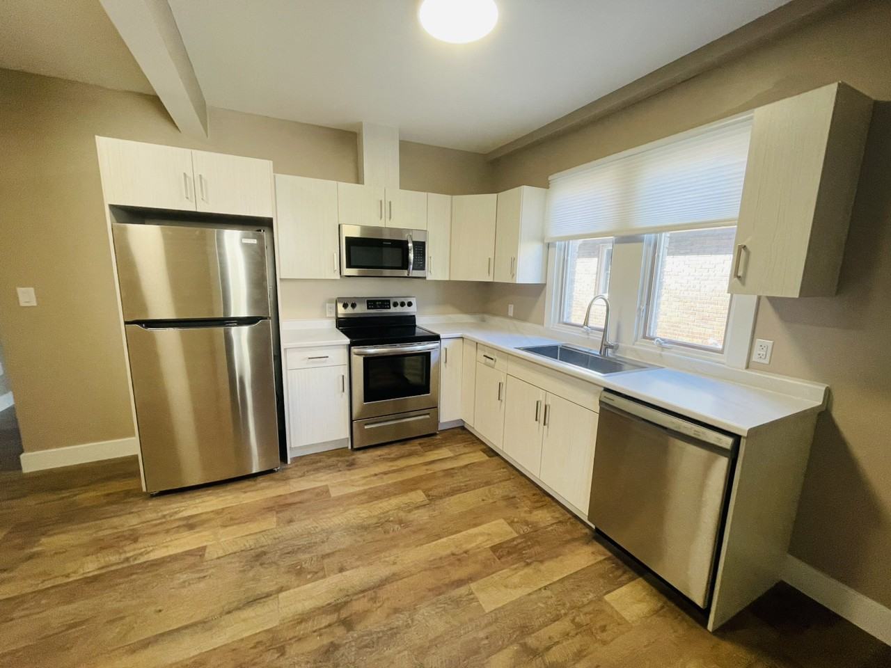 188 Giles Blvd E - Photo 2 of 12