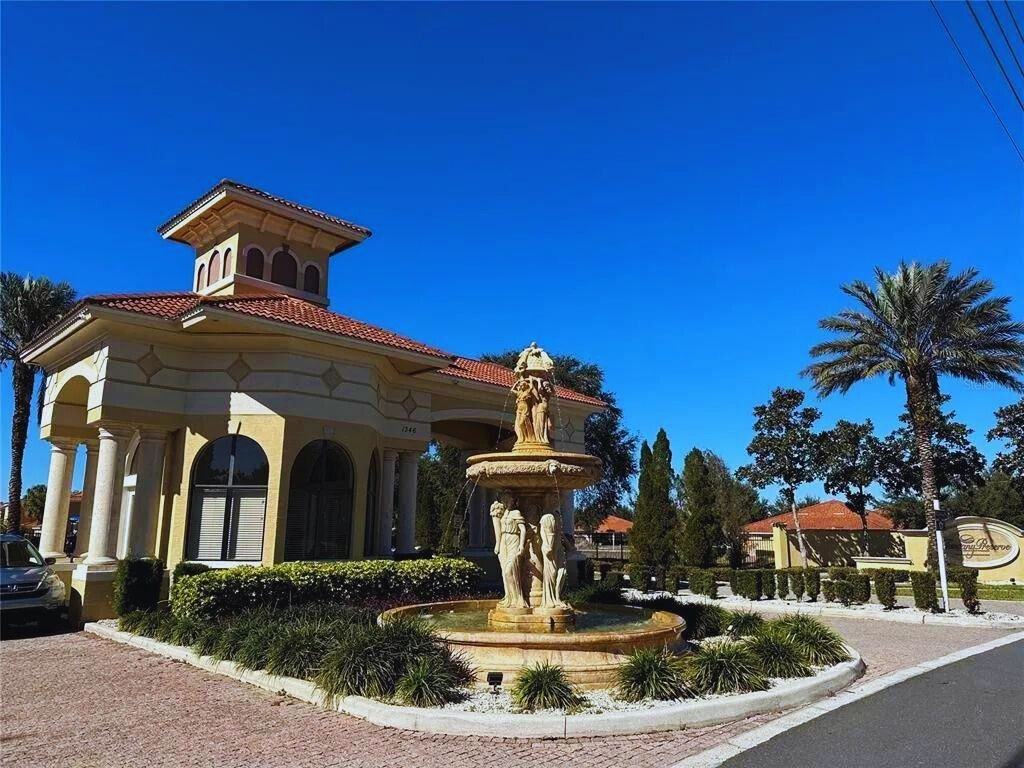 1427 Pacific Rd #1 - Photo 2 of 9