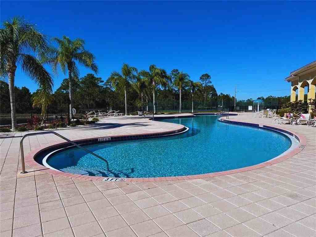 1427 Pacific Rd #1 - Photo 3 of 9