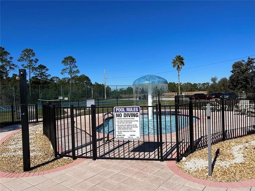 1427 Pacific Rd #1 - Photo 4 of 9