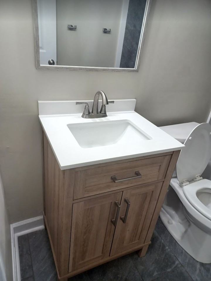 306 Maplewood Ave Ne #B - Photo 2 of 10