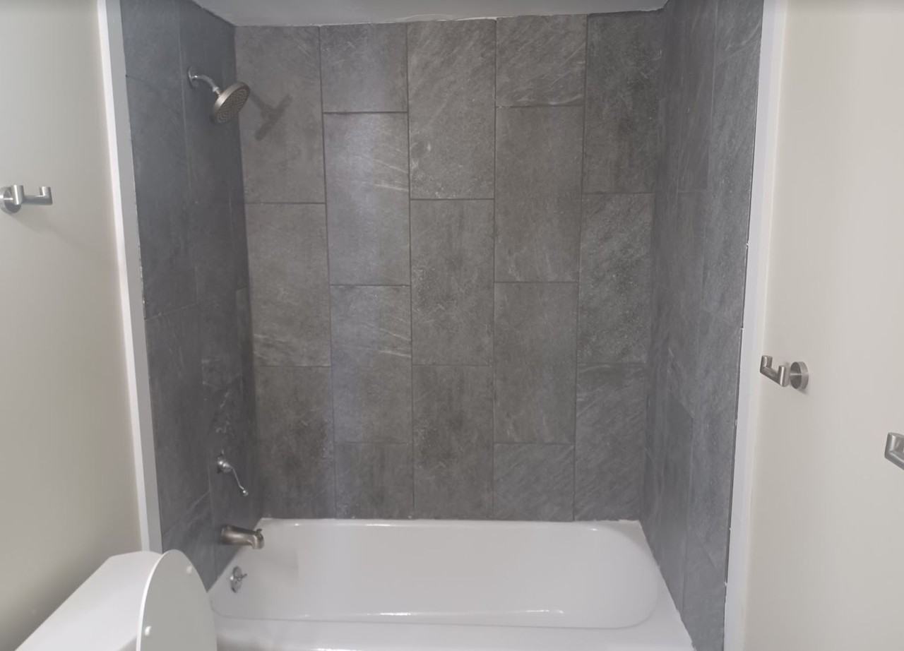 306 Maplewood Ave Ne #B - Photo 3 of 10