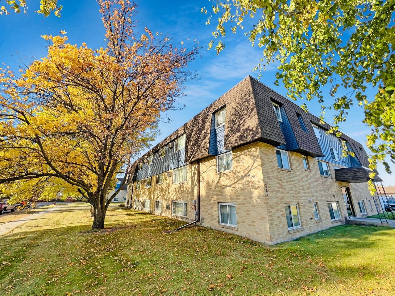 2001 23rd Street South #203 - Photo 4 of 12