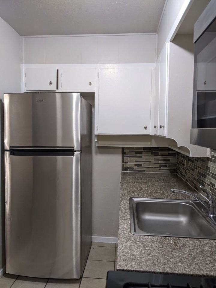 Palms Apartments - Photo 3 of 19