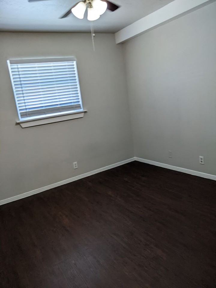 Palms Apartments - Photo 5 of 19