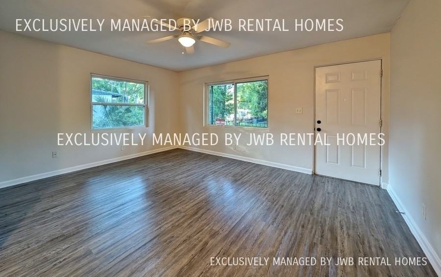 5467 Oak Forest Dr - Photo 2 of 8