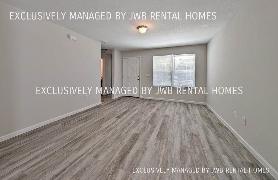 2118 Clemente Dr - Photo 2 of 9