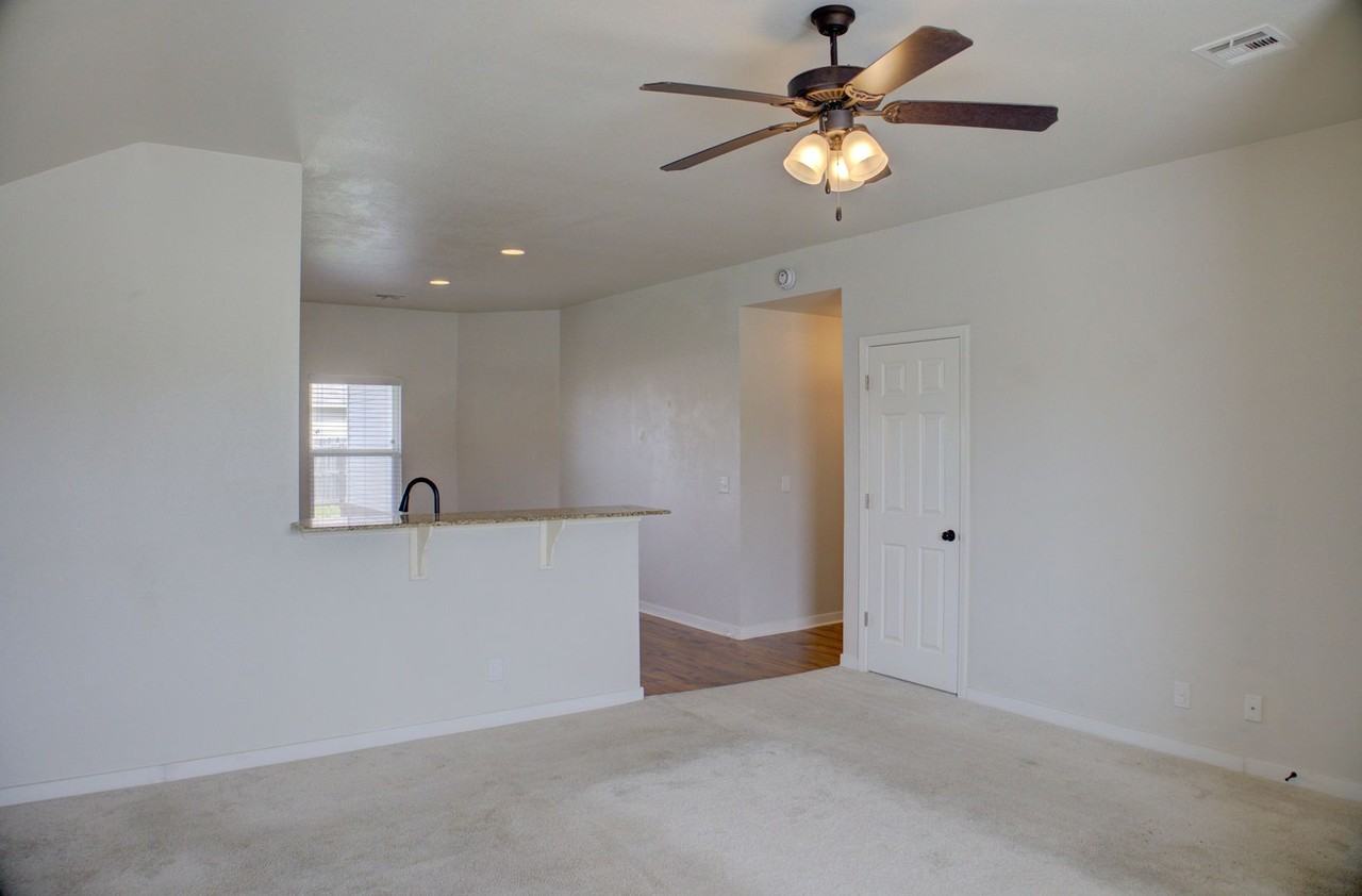 5839 E 148th Pl S - Photo 4 of 33