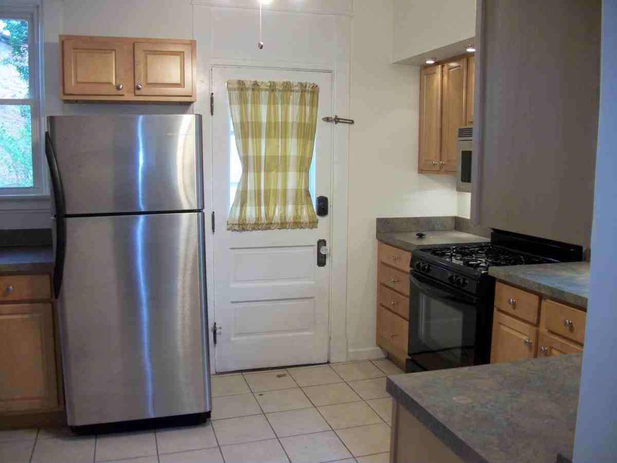 1013 Delta Avenue - Photo 3 of 18