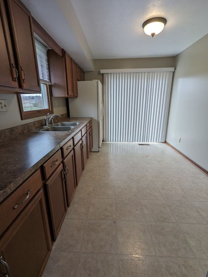 1810 Howard Court - Photo 3 of 9