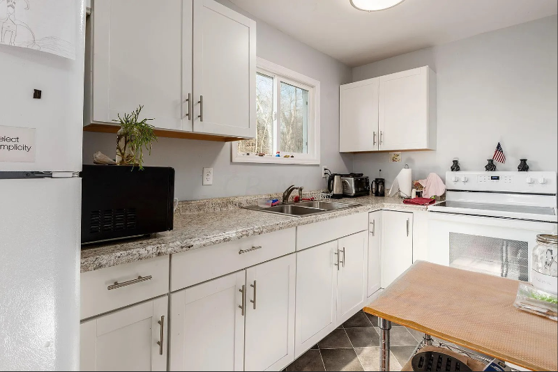 453 Burg St #A - Photo 4 of 10