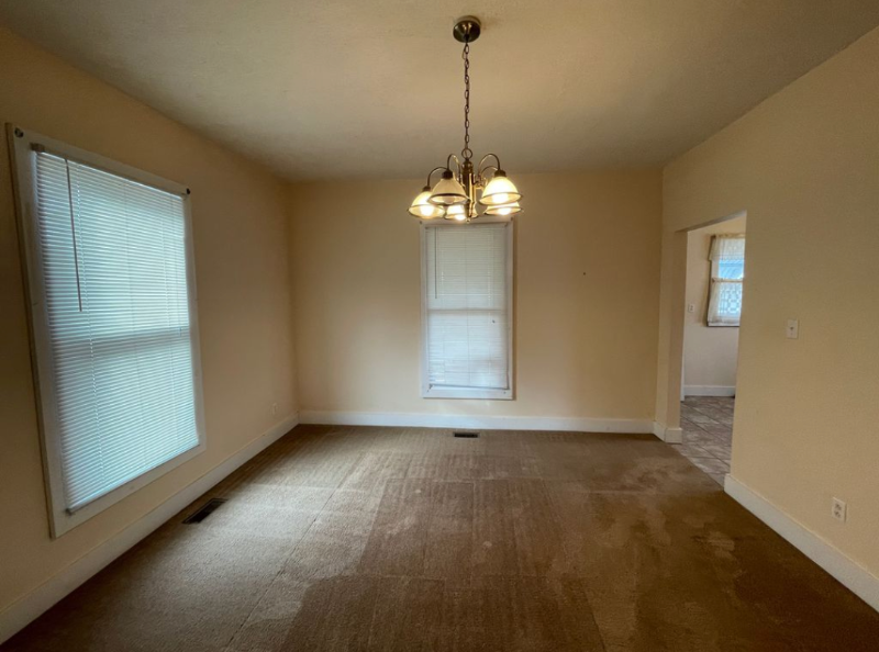 1028 Pennsylvania St - Photo 3 of 6