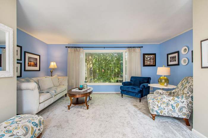244 Morningside Dr Se - Photo 3 of 11