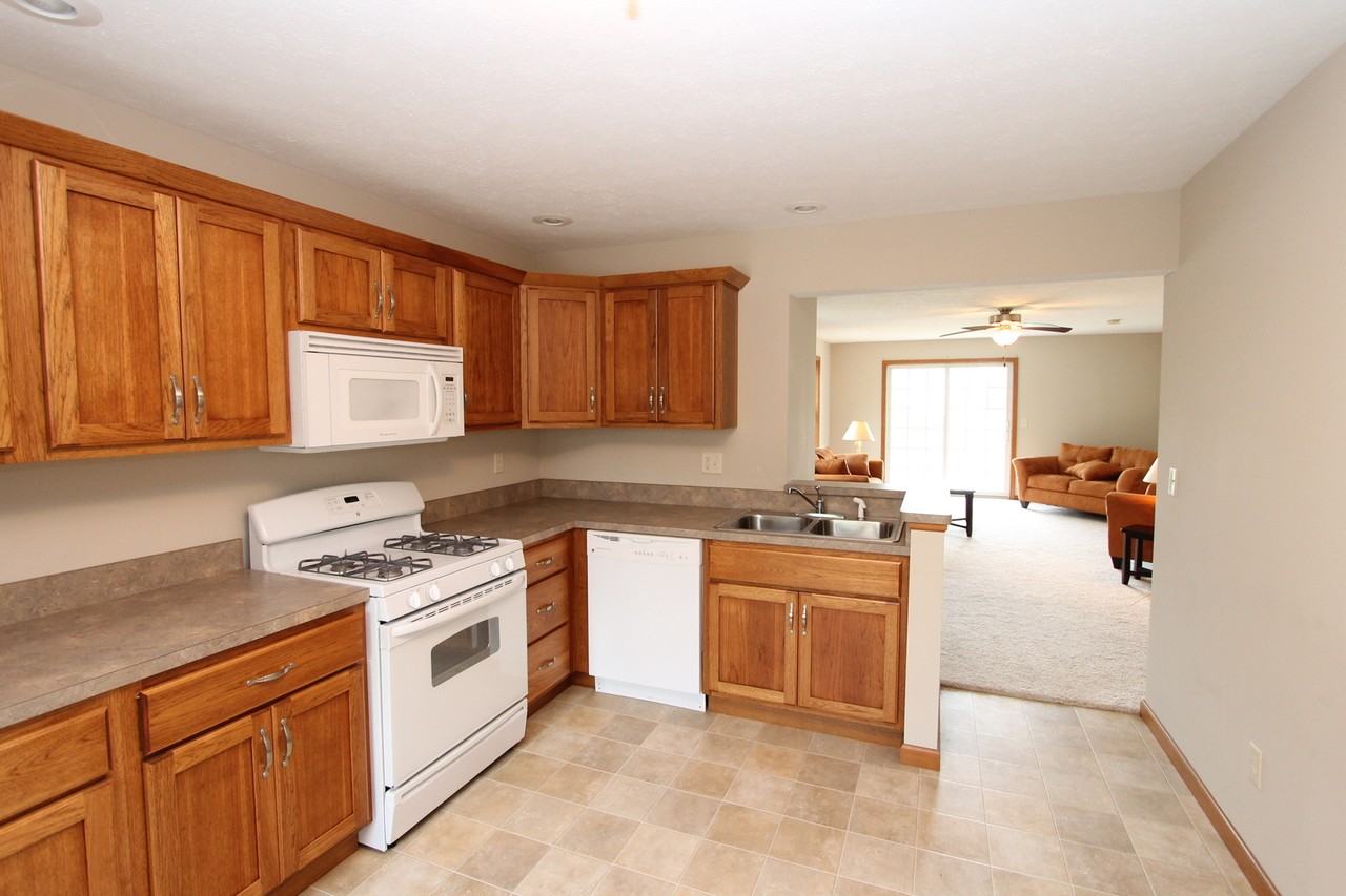 138 Tulip Blvd - Photo 2 of 18