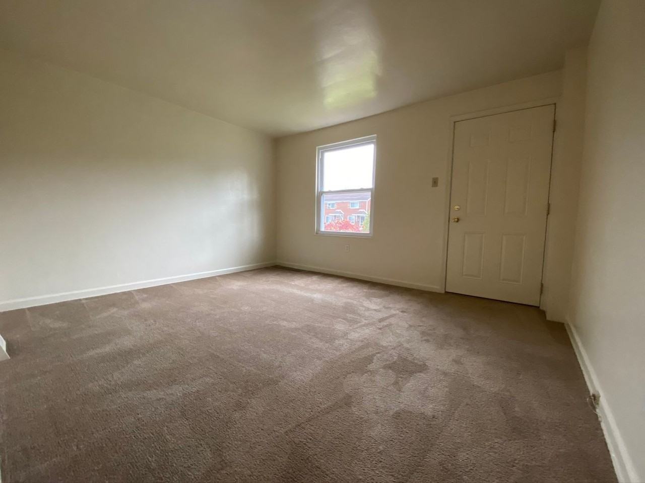 409 Lincoln Ave - Photo 3 of 10