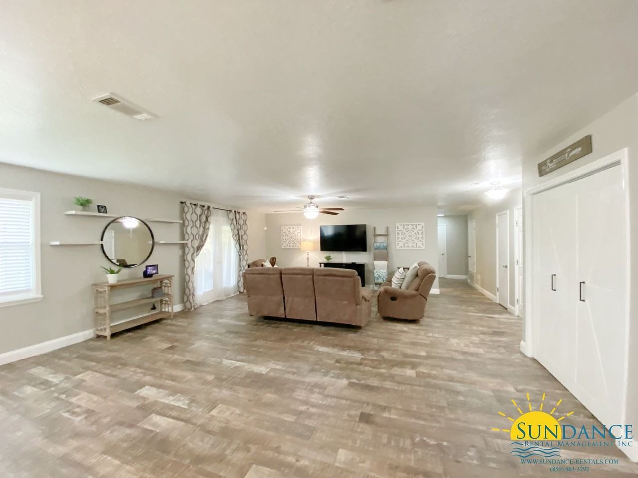 9 Doral Dr - Photo 2 of 23