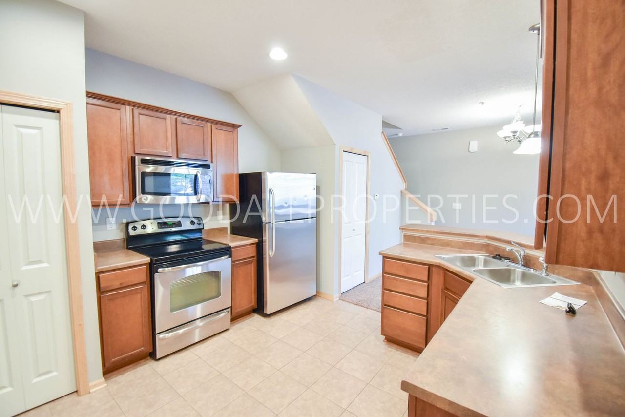 569 85th St - Photo 4 of 19