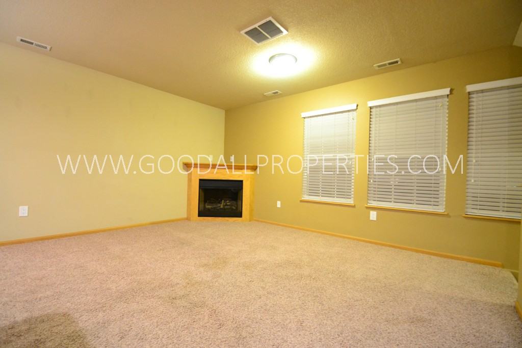 1113 Flagstone Ln - Photo 3 of 14