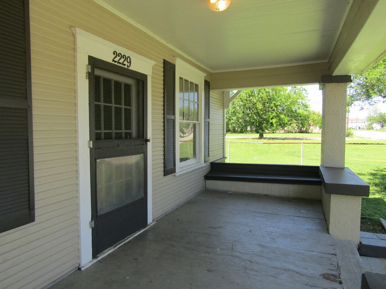 2229 Procter St - Photo 2 of 13
