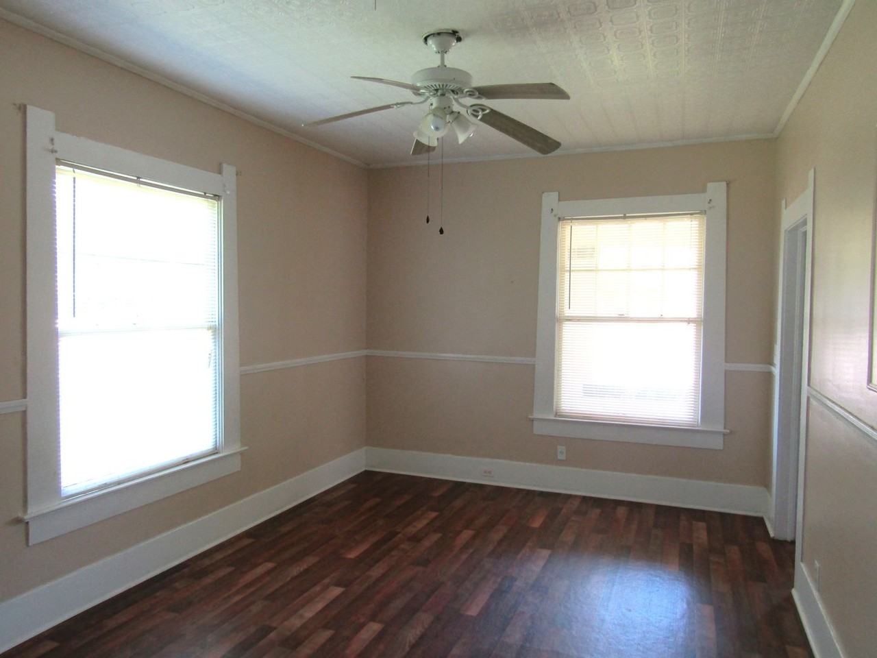 2229 Procter St - Photo 5 of 13