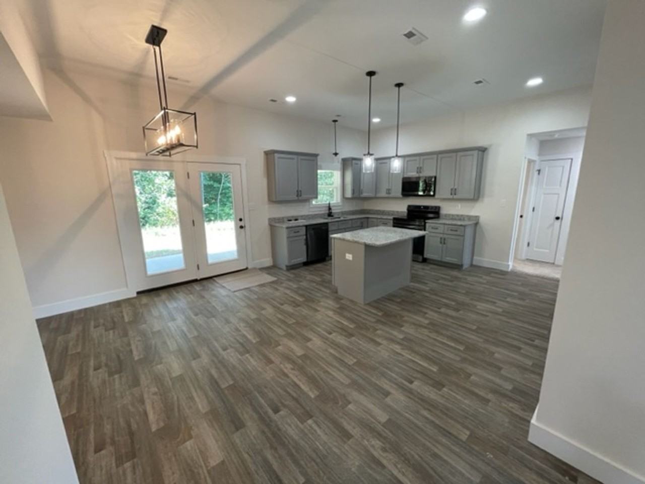 2422 Patrick Ave - Photo 4 of 23