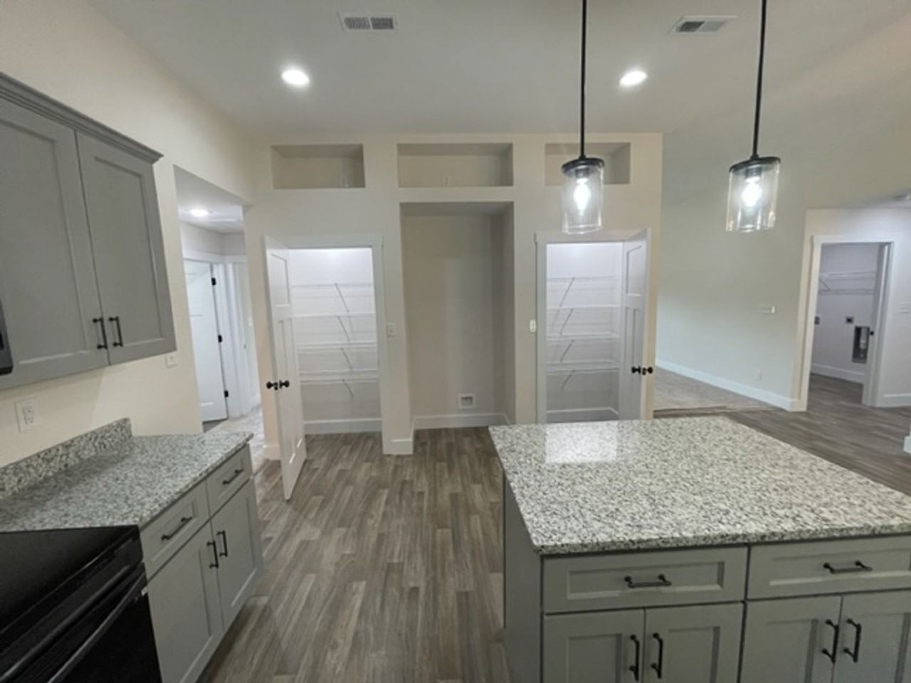 2422 Patrick Ave - Photo 5 of 23