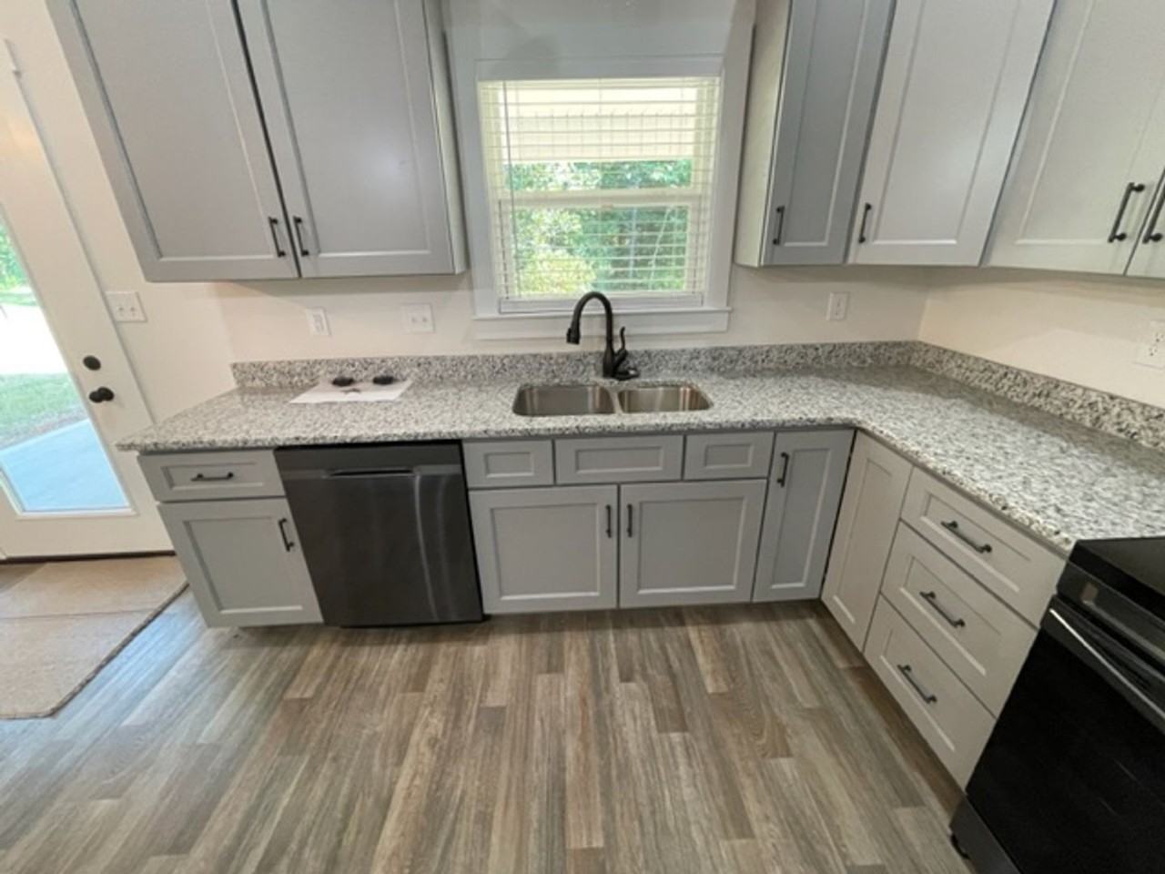 2422 Patrick Ave - Photo 6 of 23
