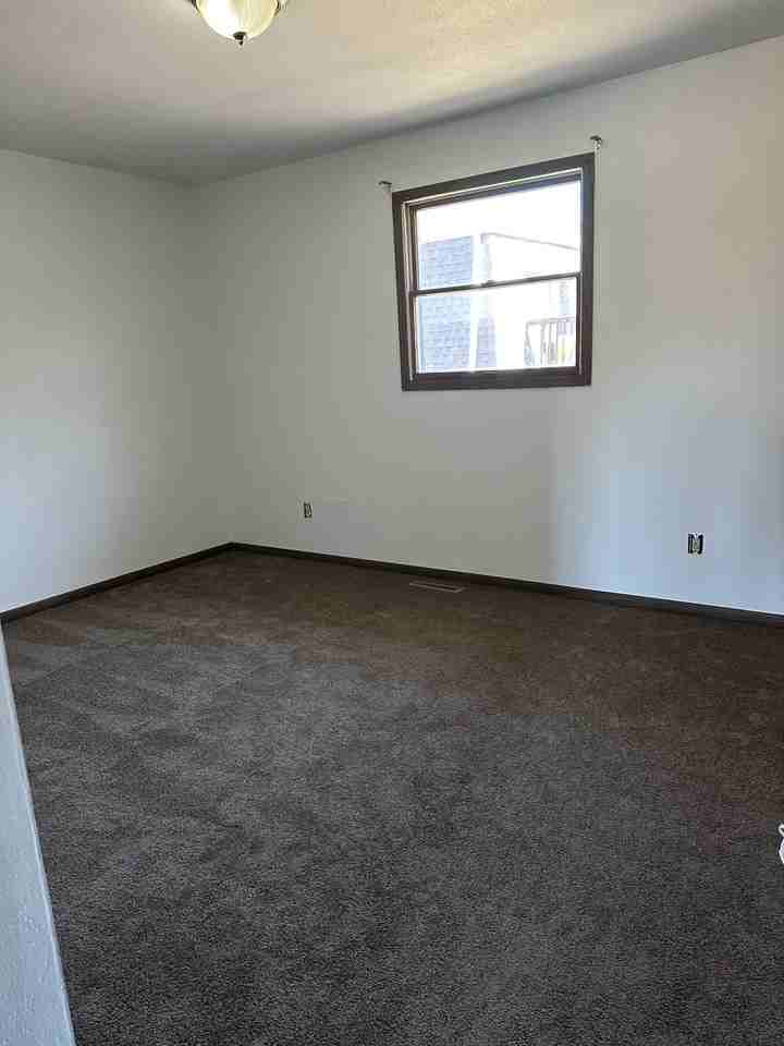 2208 Stoneybrook Rd #3 - Photo 6 of 9