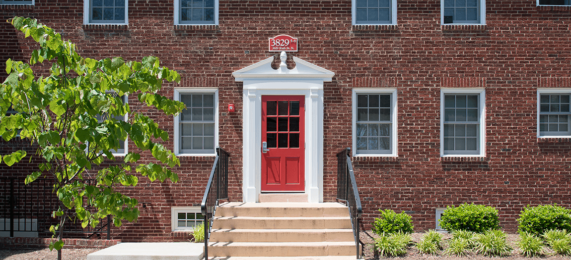 Clarendon Court - Photo 2 of 12