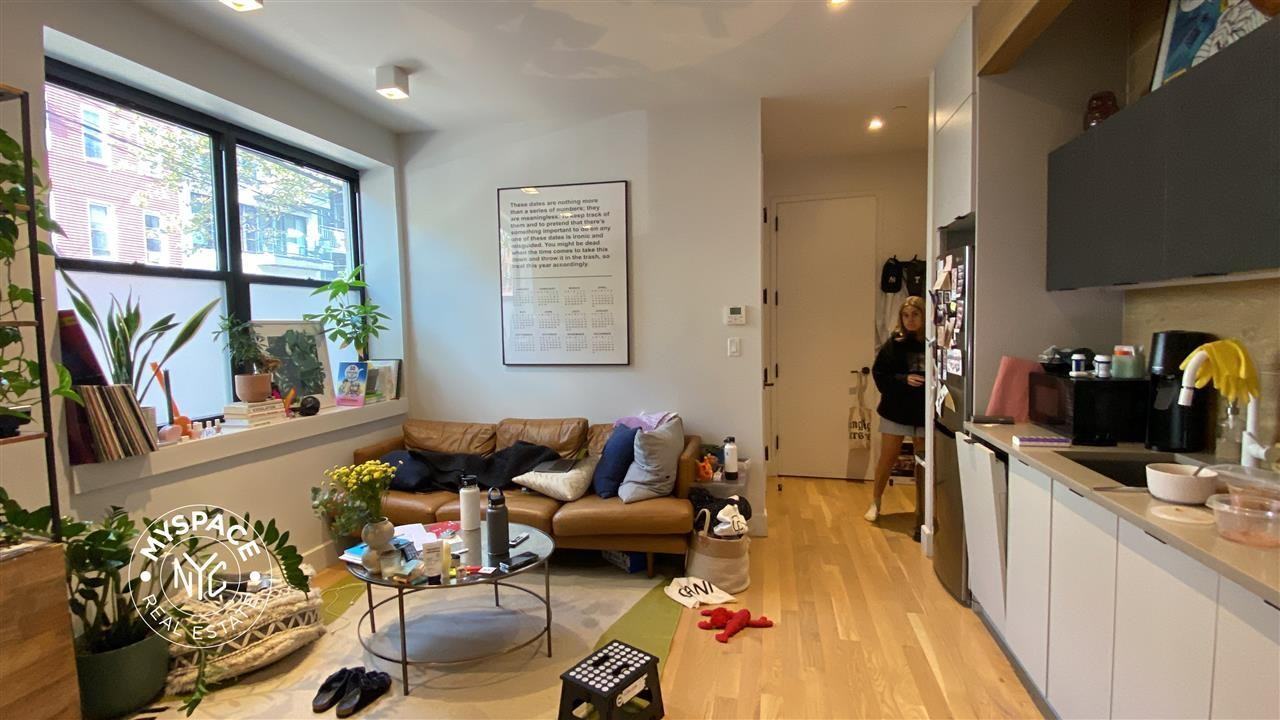 312 Devoe St #2B - Photo 5 of 9