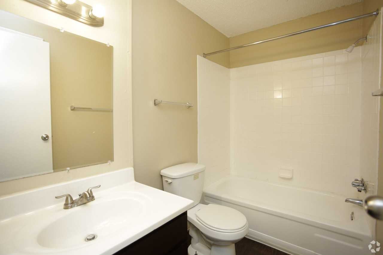 Hudson Pointe - Photo 6 of 36