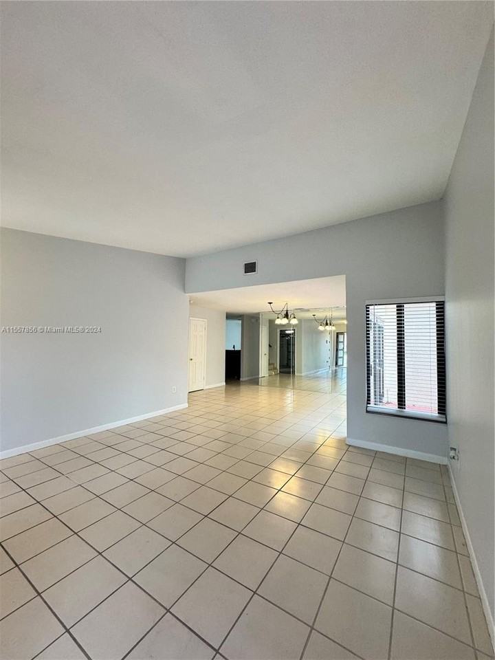 17351 Nw 66th Ct #17351 - Photo 3 of 8