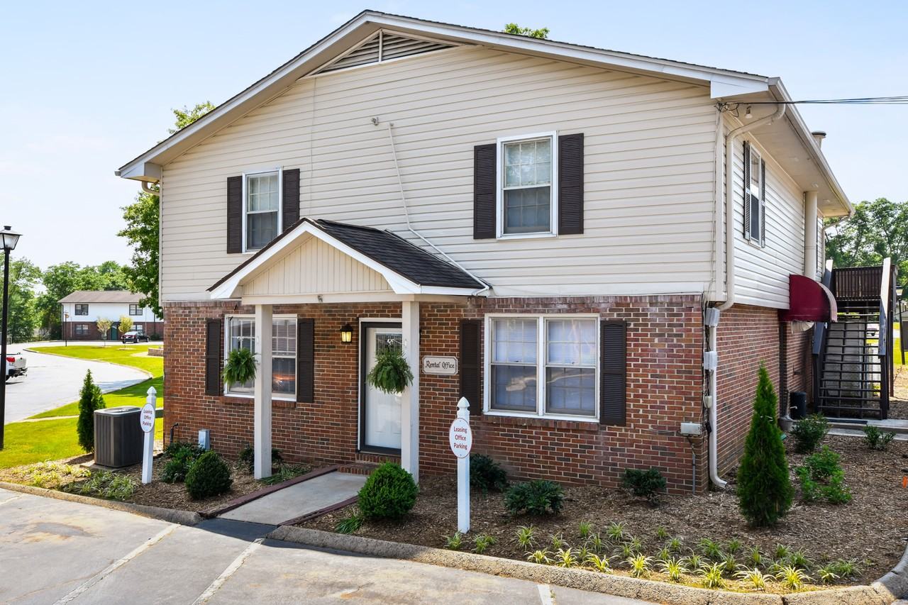 Fairmeadow Townhomes - Photo 4 of 27