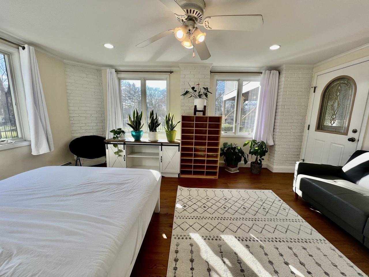 11 Orlando Pl - Photo 3 of 26