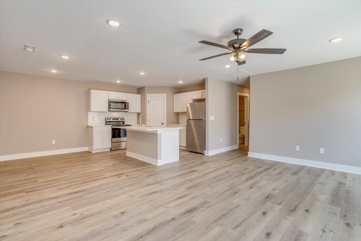 4315 N Hazelwood St #1 - Photo 3 of 19