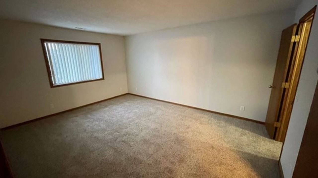 Willow Creek Apartments - Photo 5 of 50