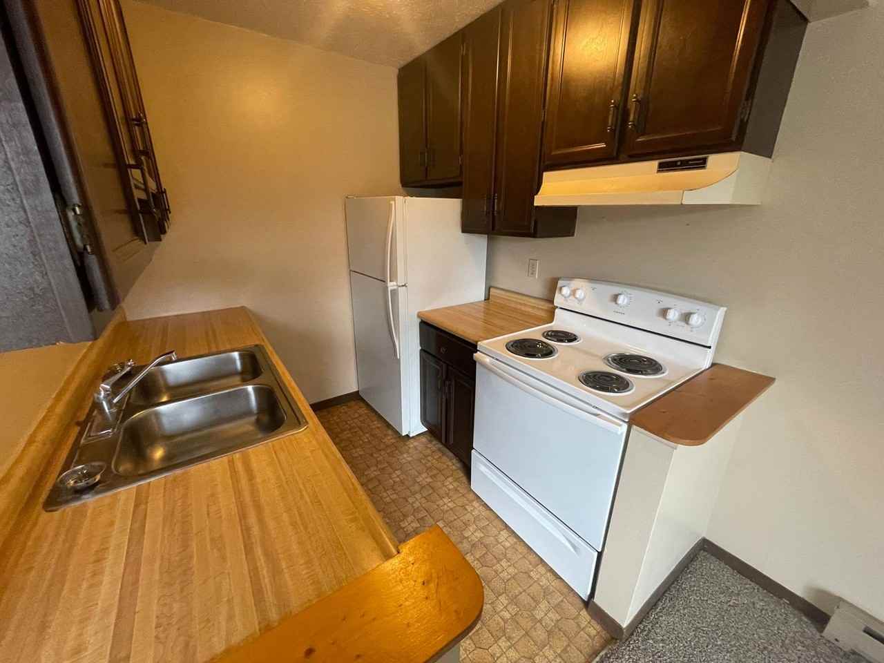 Wabash Shore Apartments - Photo 2 of 16