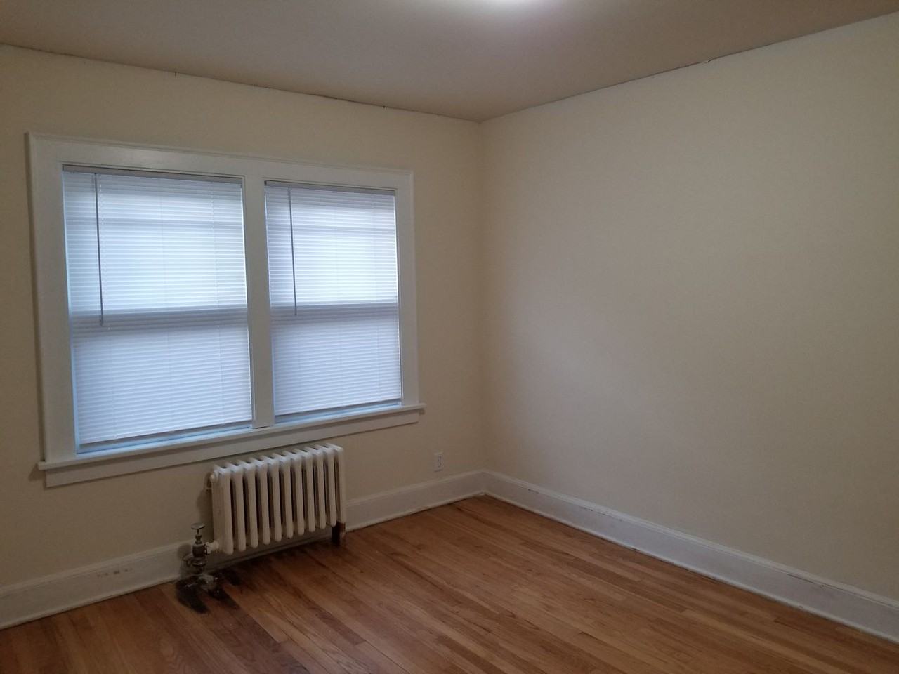 2009-2011 University Ave - Photo 5 of 10