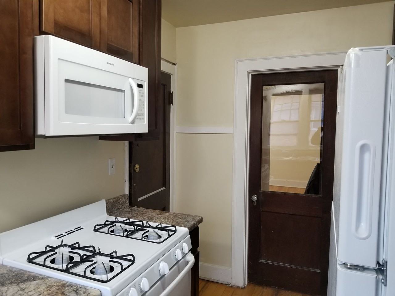 2009-2011 University Ave - Photo 6 of 10