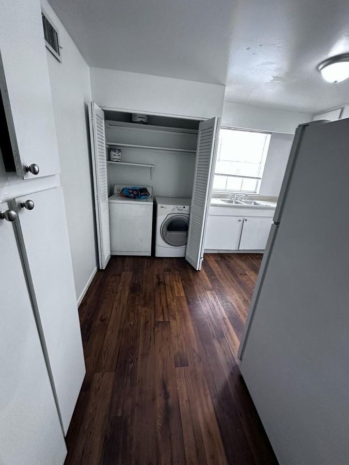 400 Banyon Tree Cir - Photo 3 of 18