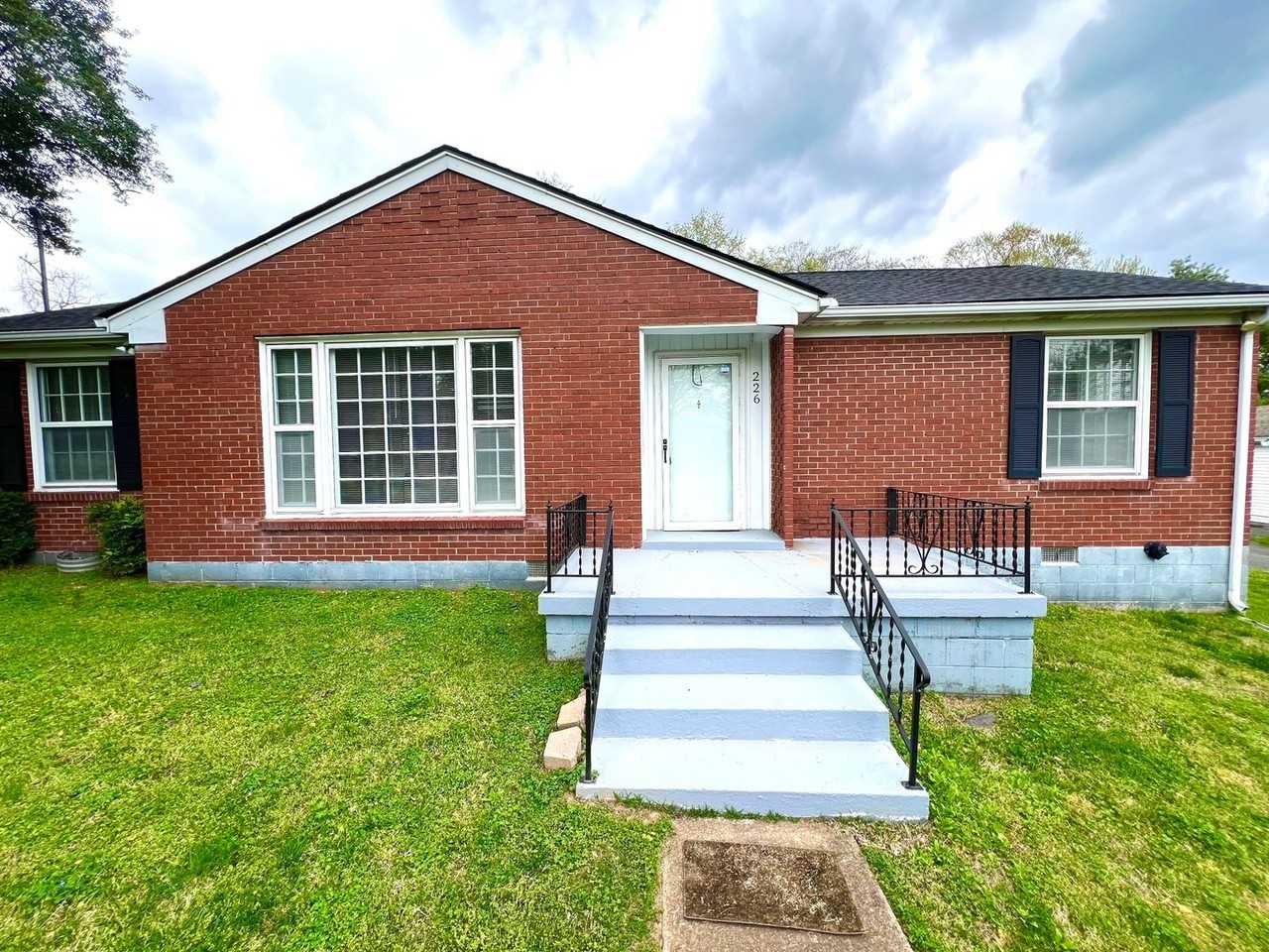 226 Emery Dr - Photo 2 of 14