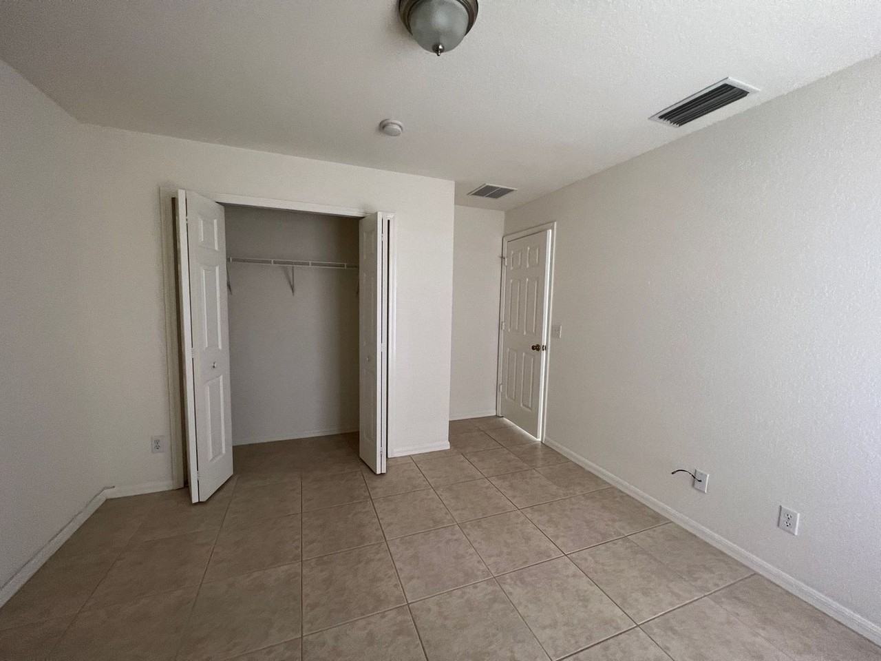 2340 86th Dr - Photo 4 of 16