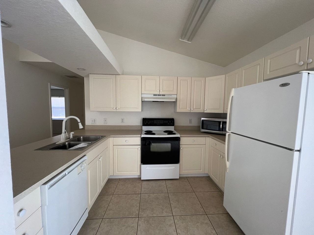 2340 86th Dr - Photo 5 of 16