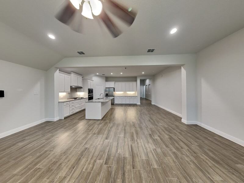 316 Stella St - Photo 2 of 18