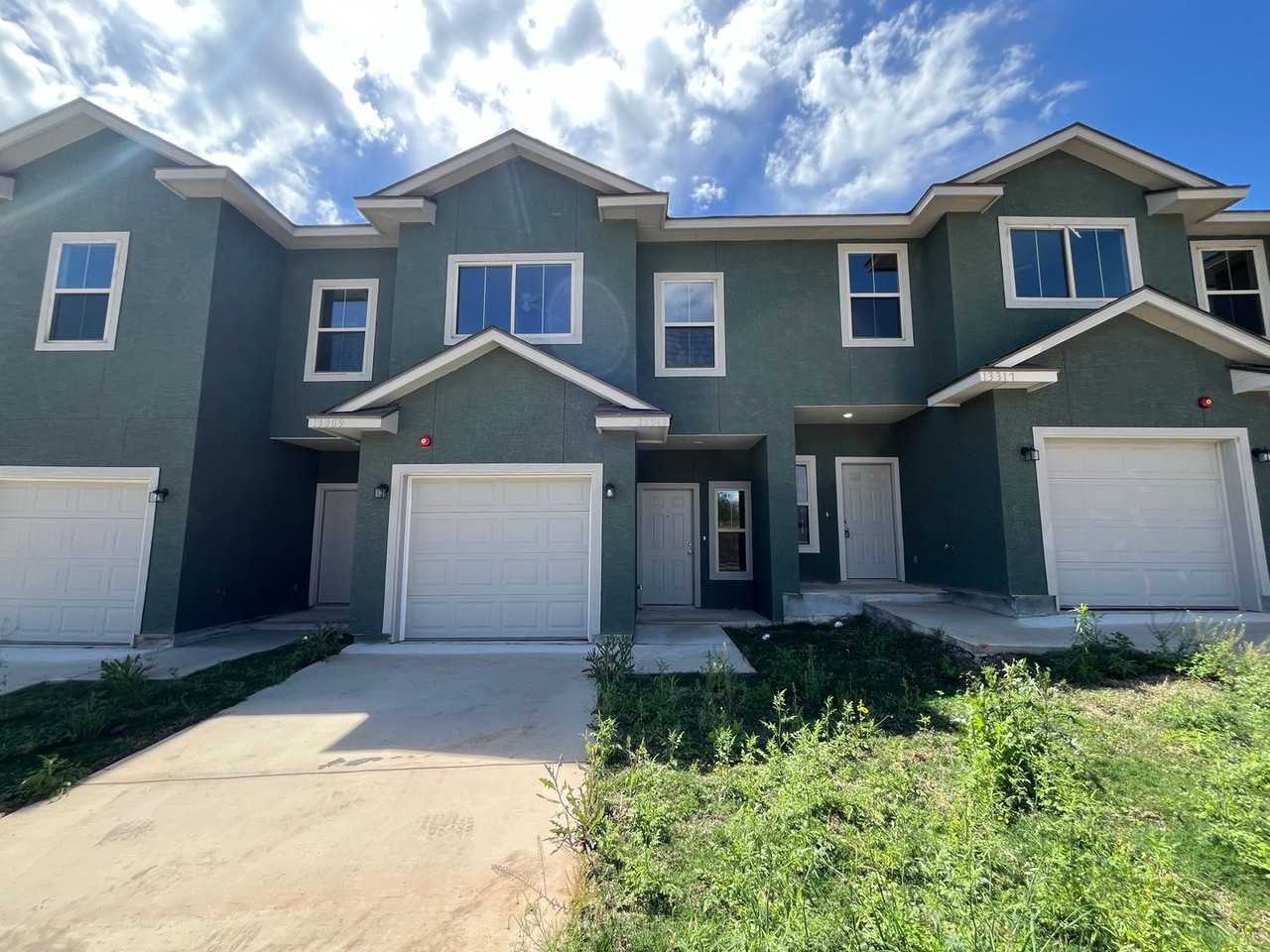 13313 Reid Mdws - Photo 2 of 37