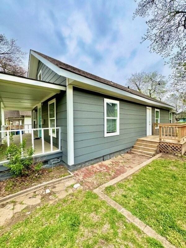 811 S Quaker Ave - Photo 2 of 7