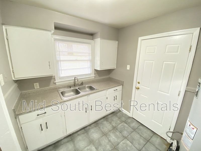 3549 Sharpe Ave - Photo 4 of 8